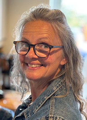 Susanne Amrén på Solhantverk. Cert. Helhetsterapeut, utbildare, keramiker och konstnär